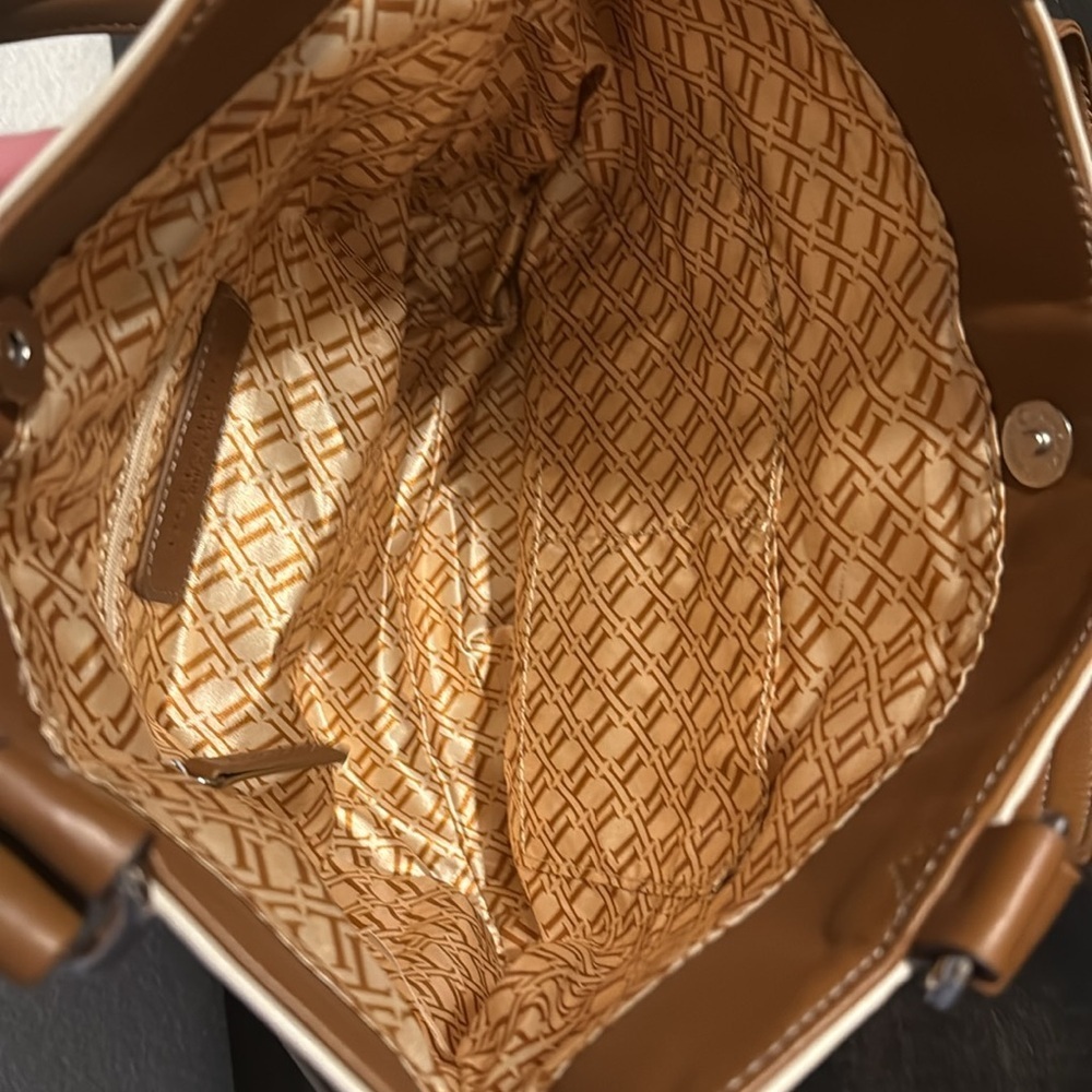 Tignanello Neutral Leather Purse Lots of Pockets - Picture 5 of 8